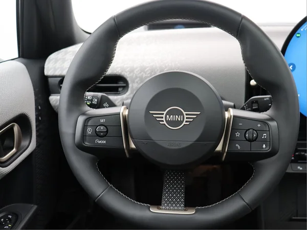 MINI Mini 5D (F65) (2025) — foto 16 van 16