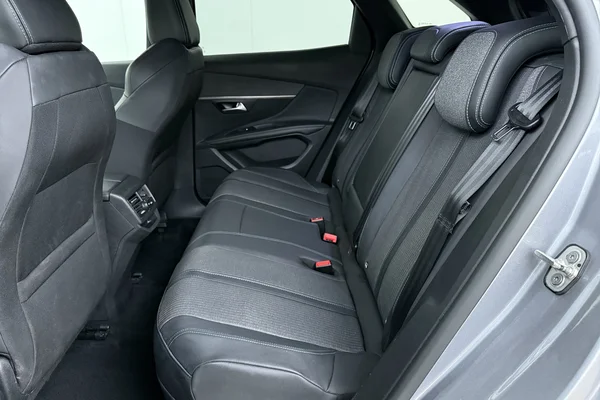 Peugeot 3008 PHEV (2023) — foto 18 van 19