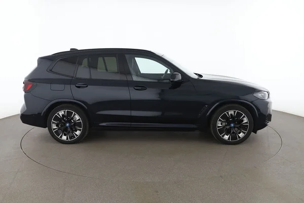 BMW iX3 (2022) — foto 13 van 16