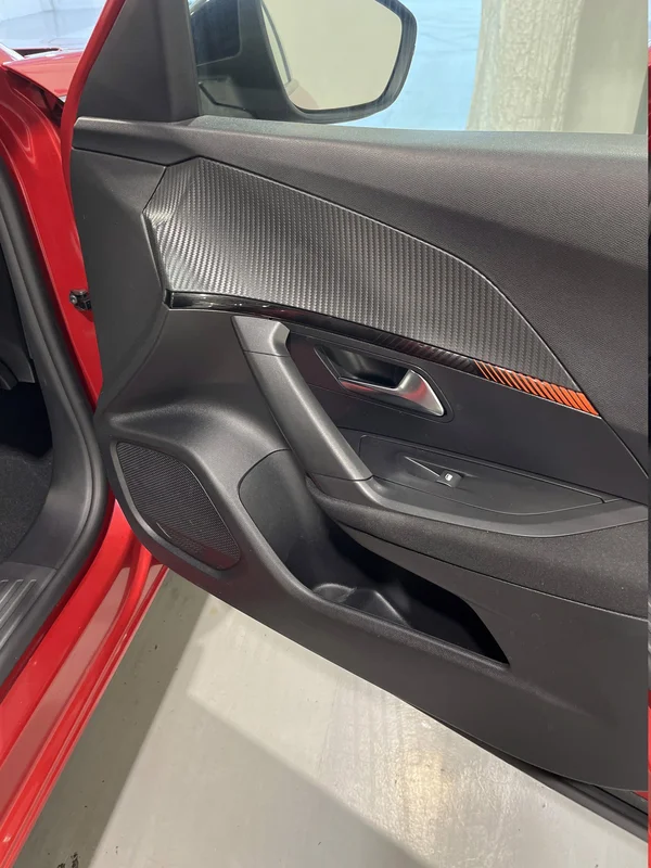 Peugeot E-2008 (2022) — foto 52 van 56
