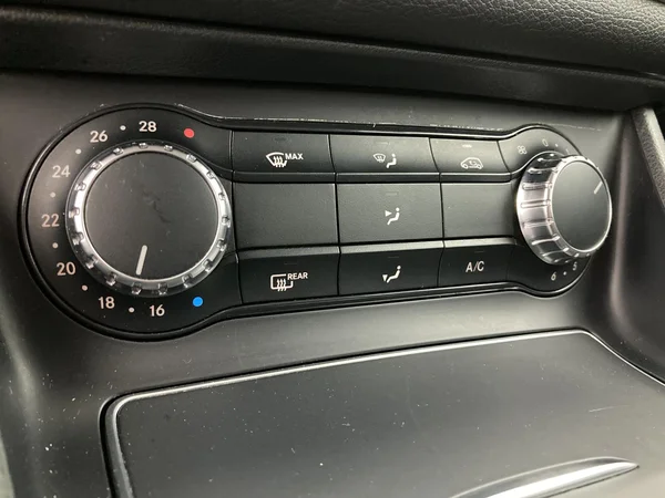 MERCEDES-BENZ CLA 200 (2019) — foto 28 van 36