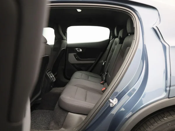 Polestar 2 (2023) — foto 4 van 41