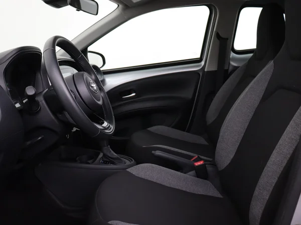 TOYOTA Aygo X (2023) — foto 2 van 25