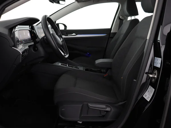 VOLKSWAGEN Golf (2024) — foto 2 van 28