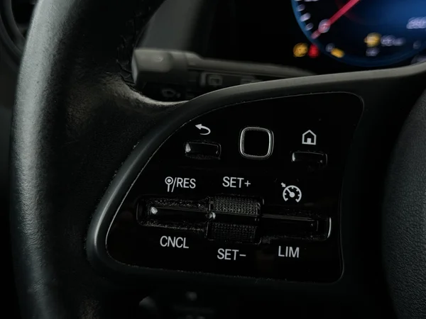 MERCEDES GLB 180 (2021) — foto 9 van 27