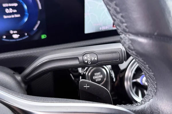Mercedes-Benz A-Class PHEV (W177) (2020) — foto 10 van 31