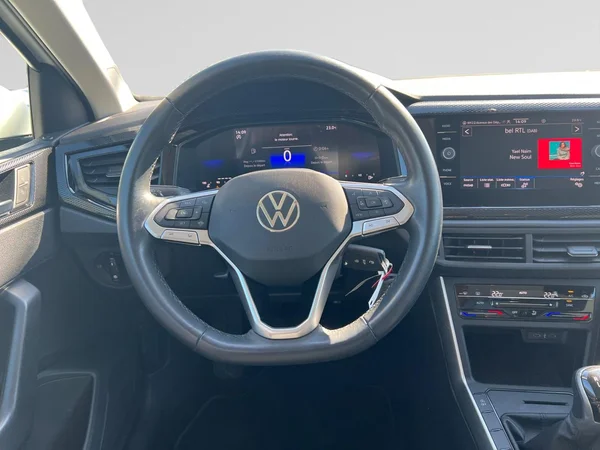 VOLKSWAGEN Polo (2024) — foto 16 van 18