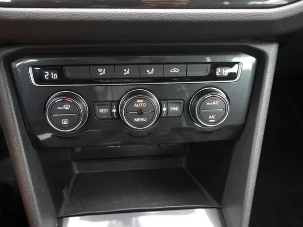 Volkswagen Tiguan (2019) — foto 13 van 25