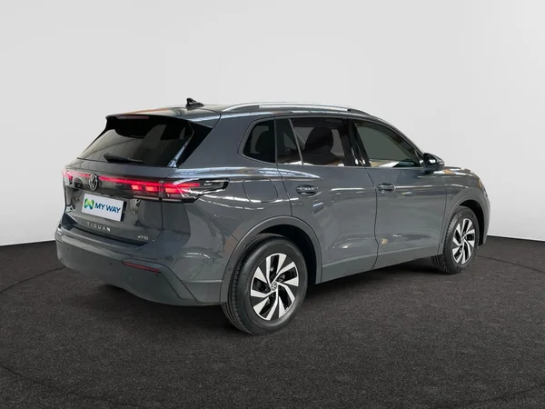 VOLKSWAGEN Tiguan (2024) — foto 10 van 17