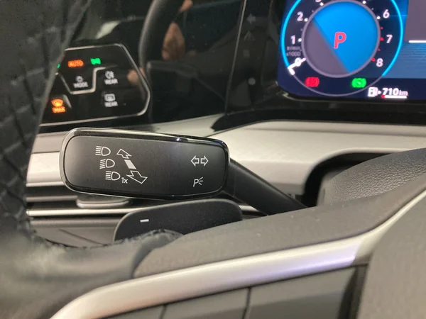VOLKSWAGEN Golf VIII (2022) — foto 27 van 36