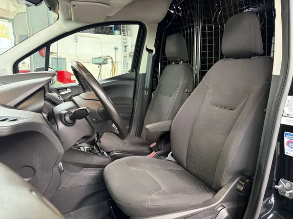 Ford Transit Courier (2023) — foto 15 van 16
