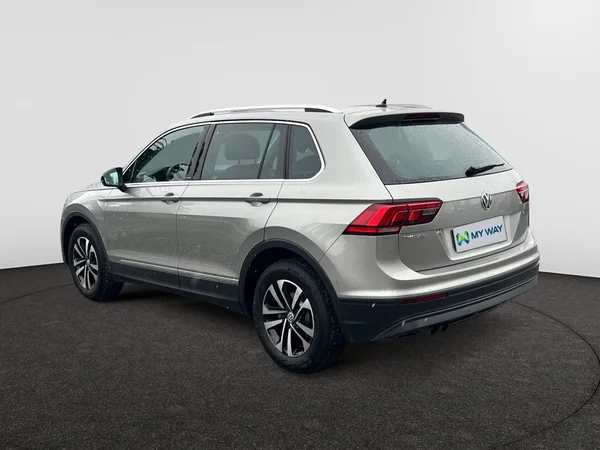 VOLKSWAGEN Tiguan (2020) — foto 8 van 18