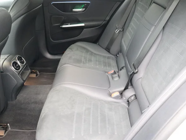 Mercedes-Benz C-Klasse (2025) — foto 6 van 21