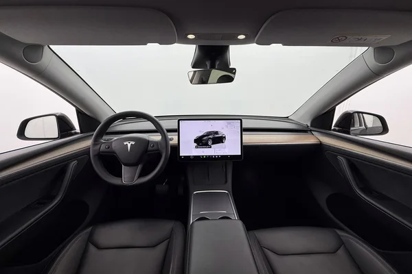 Tesla Model 3 (2023) — foto 11 van 36