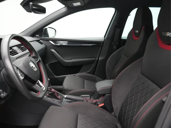 SKODA Octavia SW RS (2018) — foto 2 van 29