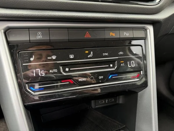 VOLKSWAGEN T-Roc (2022) — foto 17 van 29