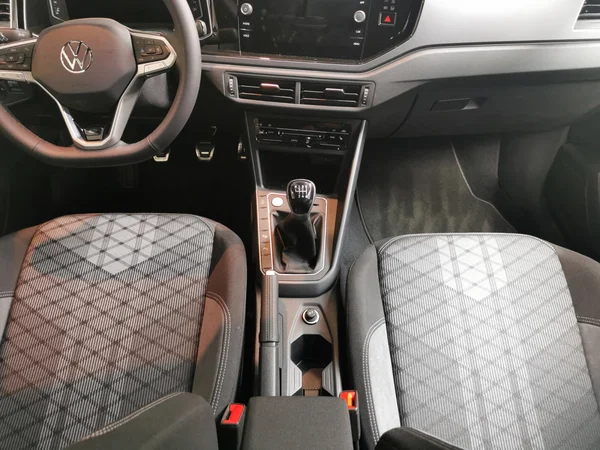 VOLKSWAGEN Taigo (2025) — foto 2 van 15