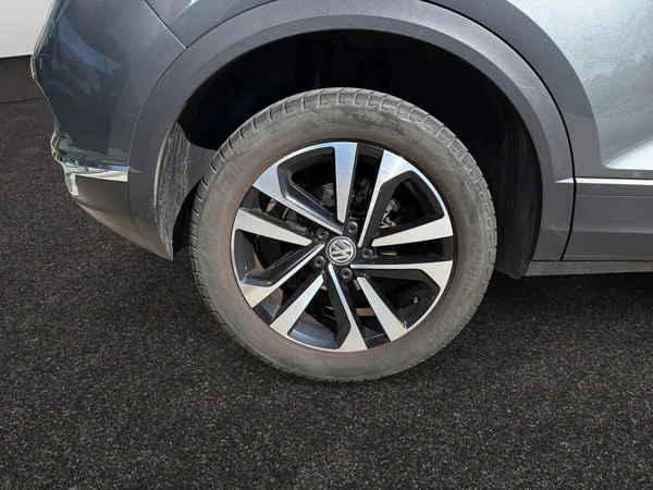 VOLKSWAGEN T-Roc (2020) — foto 14 van 21