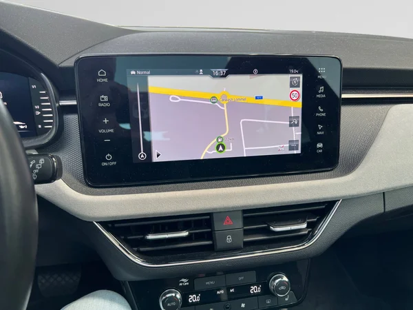 SKODA Kamiq (2024) — foto 2 van 16