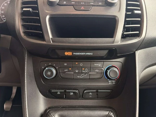 Ford Tourneo Connect (2019) — foto 10 van 24