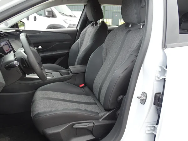 Peugeot 408 (2025) — foto 2 van 18