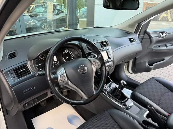 Nissan Pulsar (2017) — foto 19 van 20