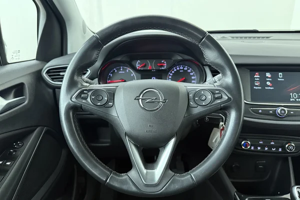 Opel Crossland (2022) — foto 2 van 19