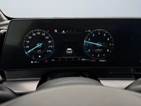 KIA Sportage (2022) — foto 8 van 28