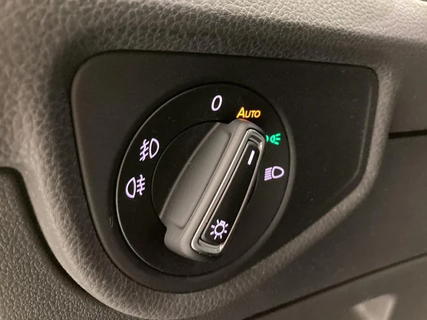 VOLKSWAGEN Touran (2019) — foto 17 van 36
