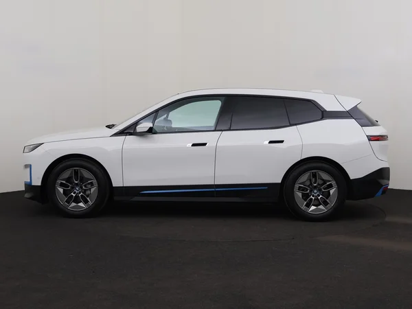 BMW iX (2022) — foto 12 van 32