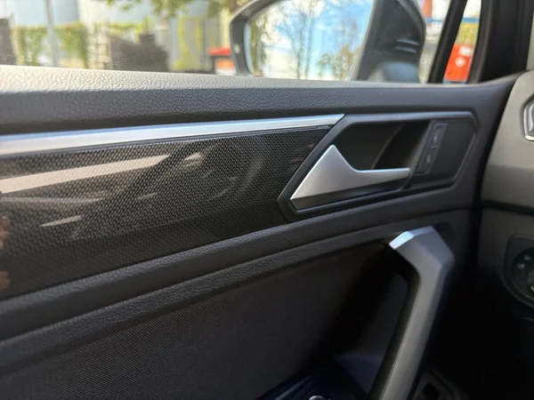 VOLKSWAGEN Tiguan (2021) — foto 7 van 24