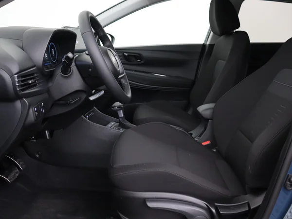 HYUNDAI Bayon (2025) — foto 2 van 27