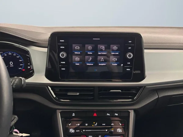 VOLKSWAGEN T-Roc (2022) — foto 10 van 26