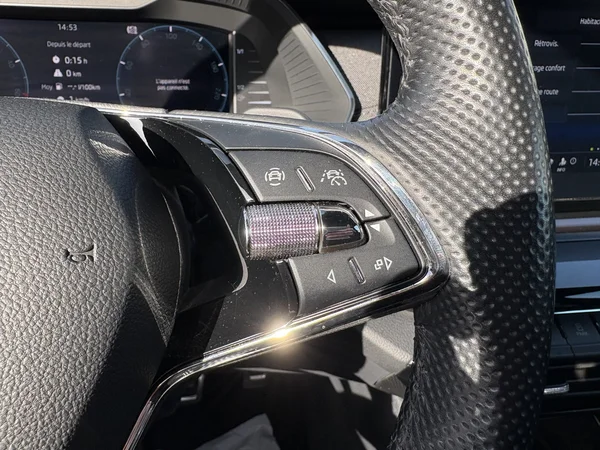 SKODA Octavia Combi PHEV (2024) — foto 4 van 23