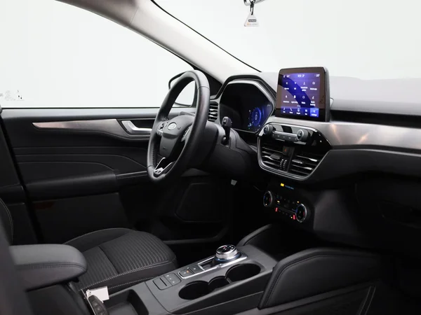 Ford Kuga (2023) — foto 26 van 42