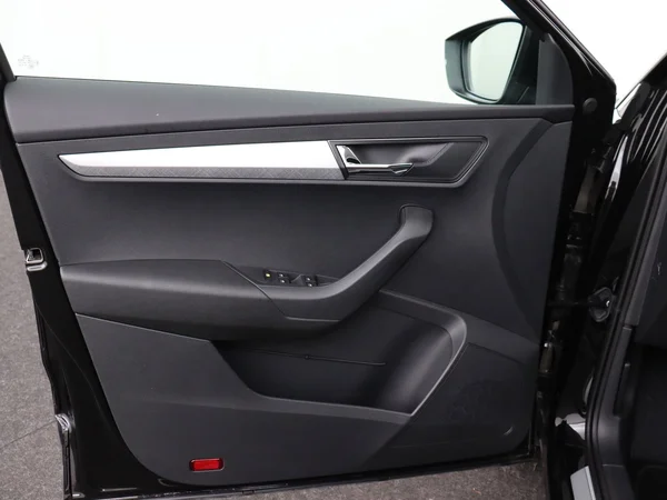 SKODA Karoq (2025) — foto 9 van 18