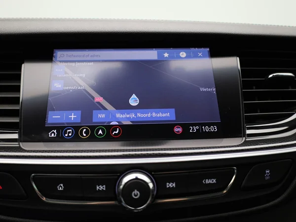 Opel Insignia (2022) — foto 17 van 40