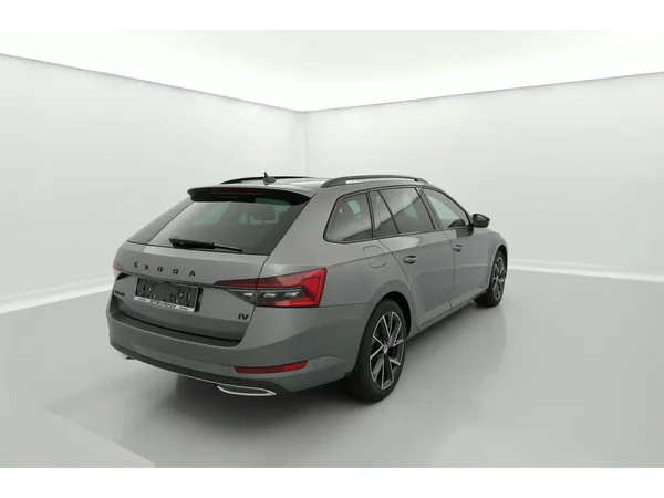 SKODA Superb Combi (2023) — foto 21 van 31