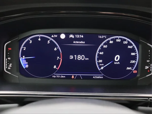 VOLKSWAGEN T-Roc (2023) — foto 16 van 17