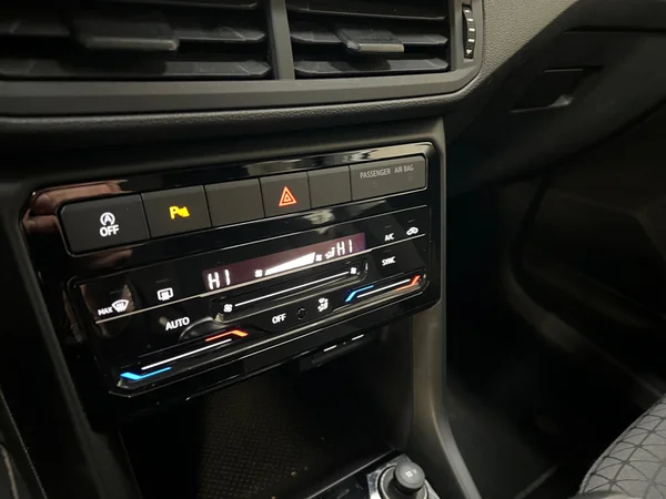 VOLKSWAGEN T-Cross (2023) — foto 3 van 19