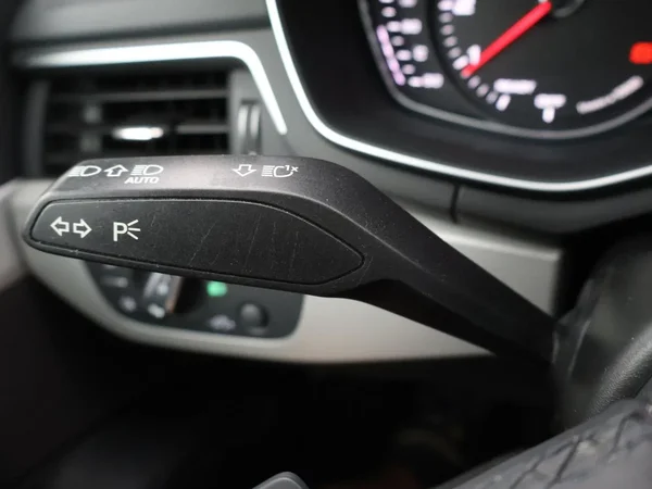 Audi A4 (2022) — foto 4 van 28
