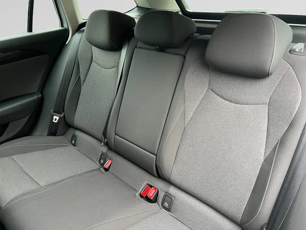 VOLKSWAGEN Passat SW (2024) — foto 10 van 23