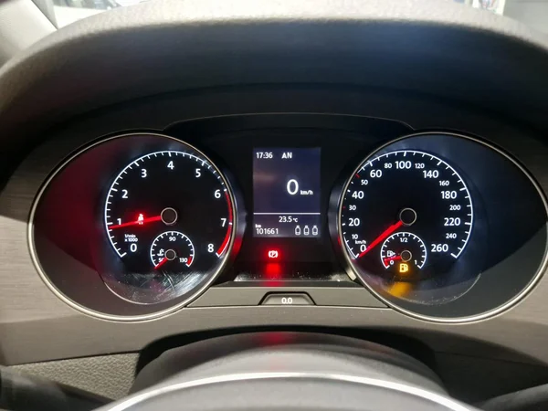 VOLKSWAGEN Golf Sportsvan (2020) — foto 5 van 26