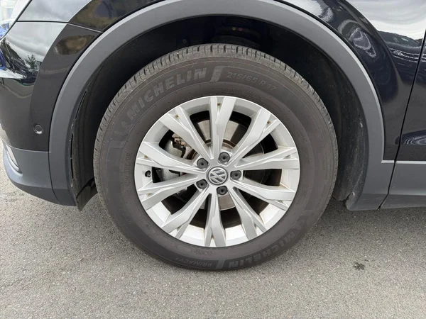VOLKSWAGEN Tiguan (2018) — foto 16 van 24