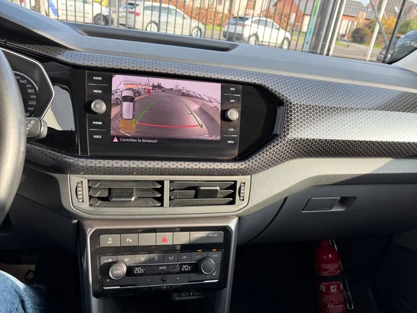 VOLKSWAGEN T-Cross (2021) — foto 2 van 11