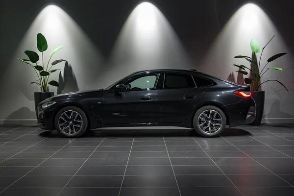 BMW 4 Reeks (2023) — foto 31 van 36