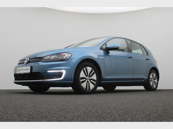 VOLKSWAGEN e-Golf (2016) — foto 21 van 24
