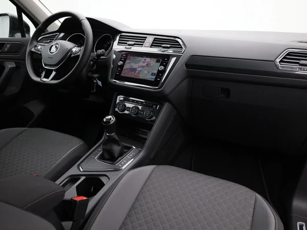 VOLKSWAGEN Tiguan (2019) — foto 14 van 20