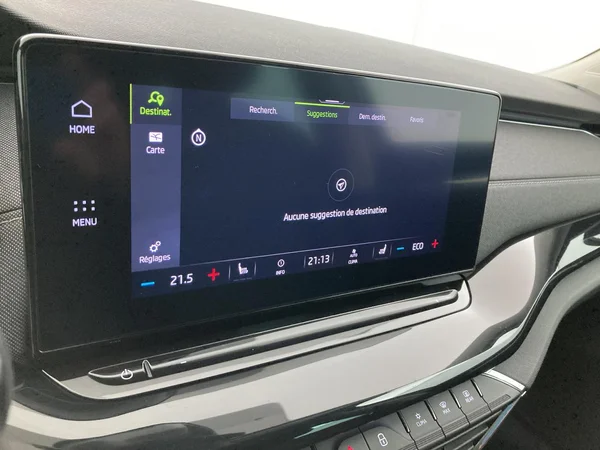 SKODA Octavia Combi PHEV (2021) — foto 17 van 37