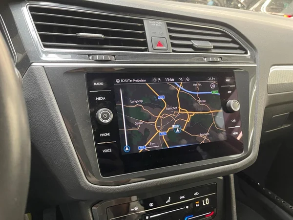 VOLKSWAGEN Tiguan (2022) — foto 7 van 24